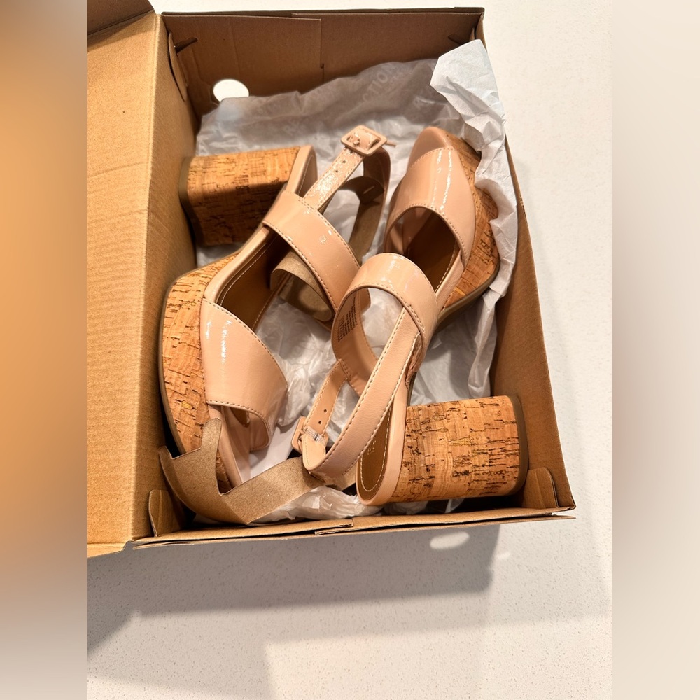 Elegant Tan / Nude Women's Sandals NWB